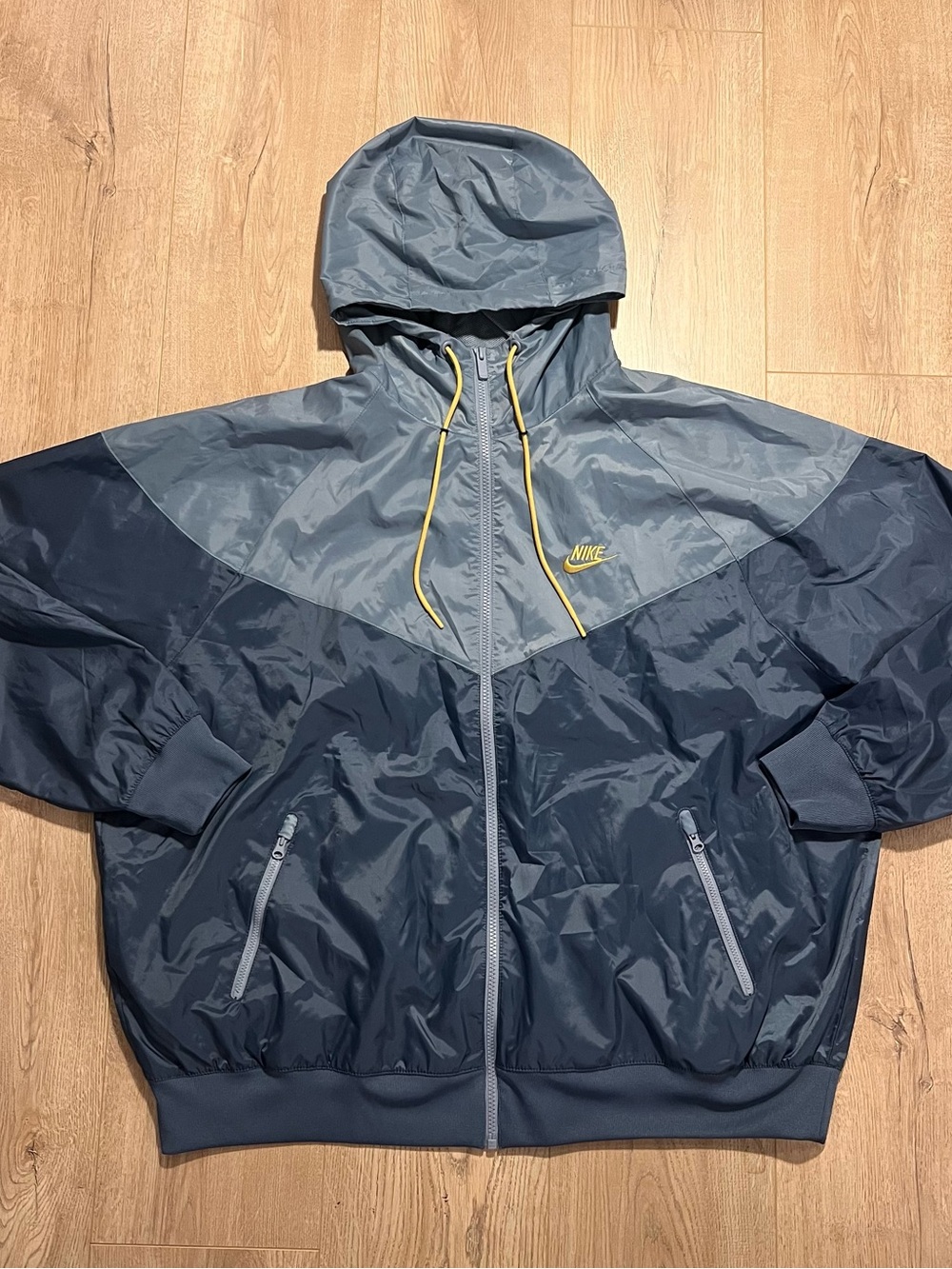 Nike “The Windrunner” Windbreaker Jacket – Men’s XL